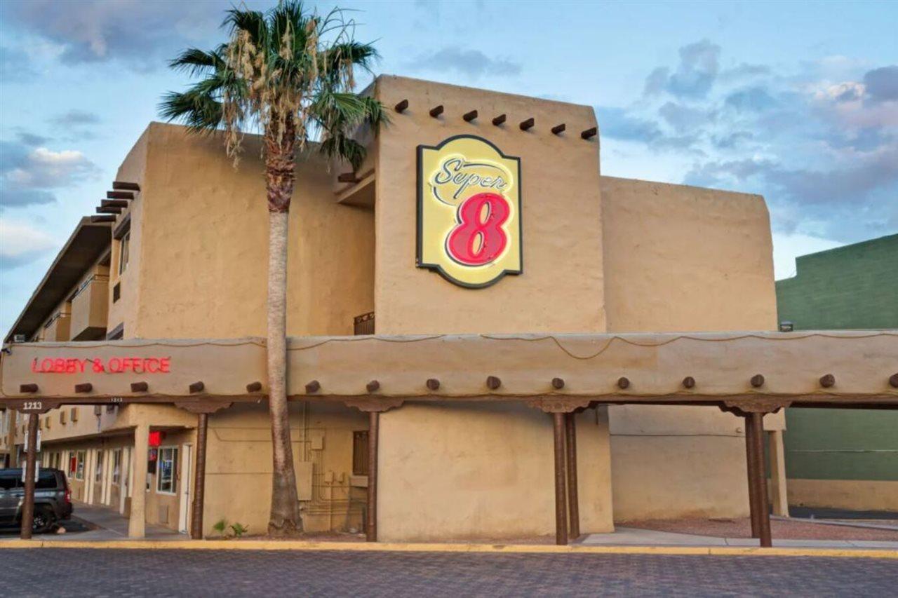 Super 8 By Wyndham Las Vegas North Strip/Fremont St. Area Exterior photo