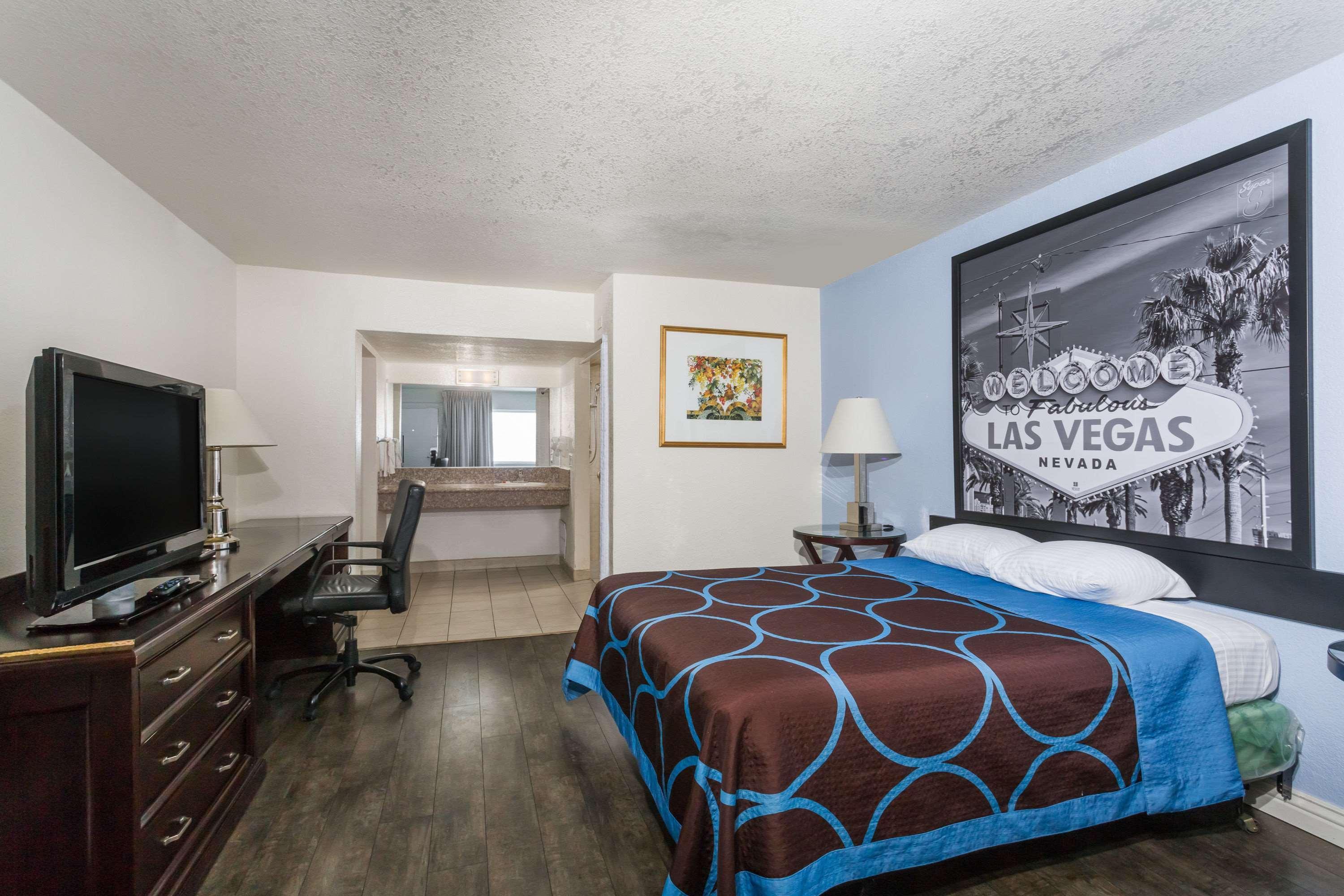 Super 8 By Wyndham Las Vegas North Strip/Fremont St. Area Exterior photo