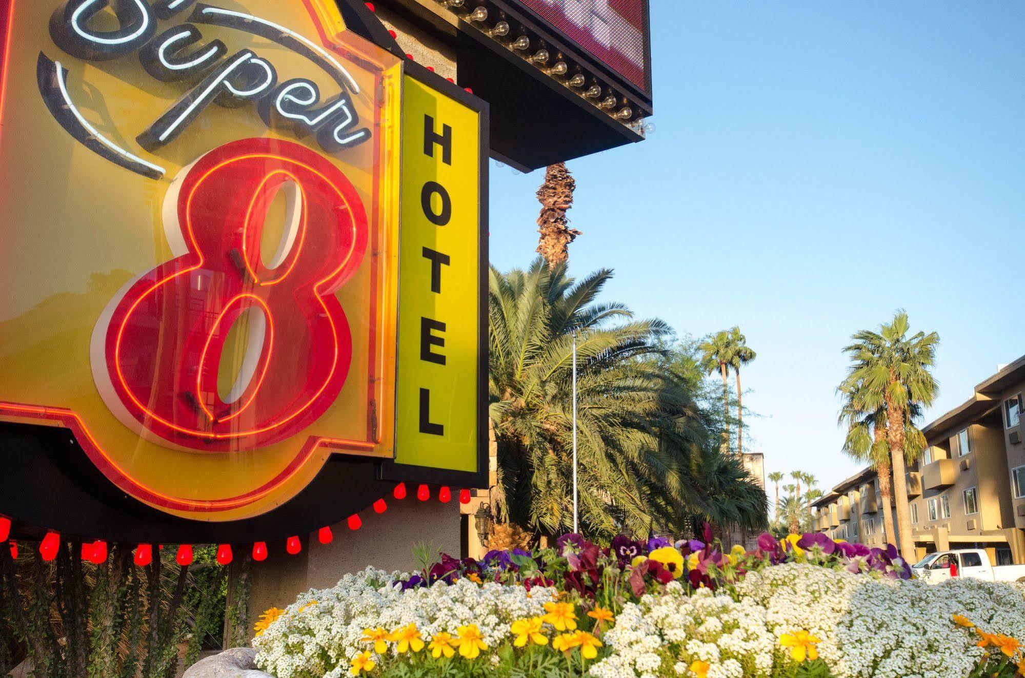 Super 8 By Wyndham Las Vegas North Strip/Fremont St. Area Exterior photo