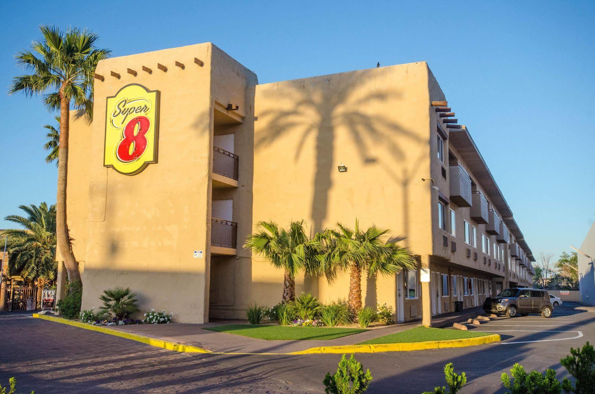 Super 8 By Wyndham Las Vegas North Strip/Fremont St. Area Exterior photo